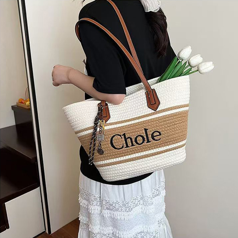 Designer bag large capacity woven breathable bag woven tote bag vacation beach bag luxury bag fashionable shoulder bag