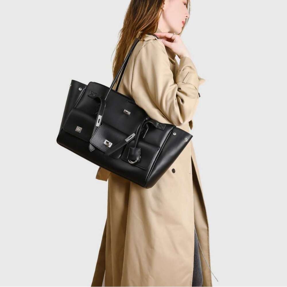 Motorcycle Style Large Capacity Tote 2025 New Single Shoulder Mother Punk Lock Wing Bag