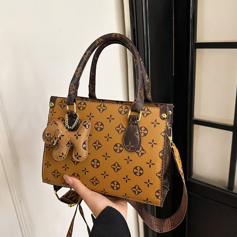 New Free shipping designer bags for womens Shoulder bags brown black New high-capacity commuting leisure shoulder crossbody bag Shopping tote bag Female backpack