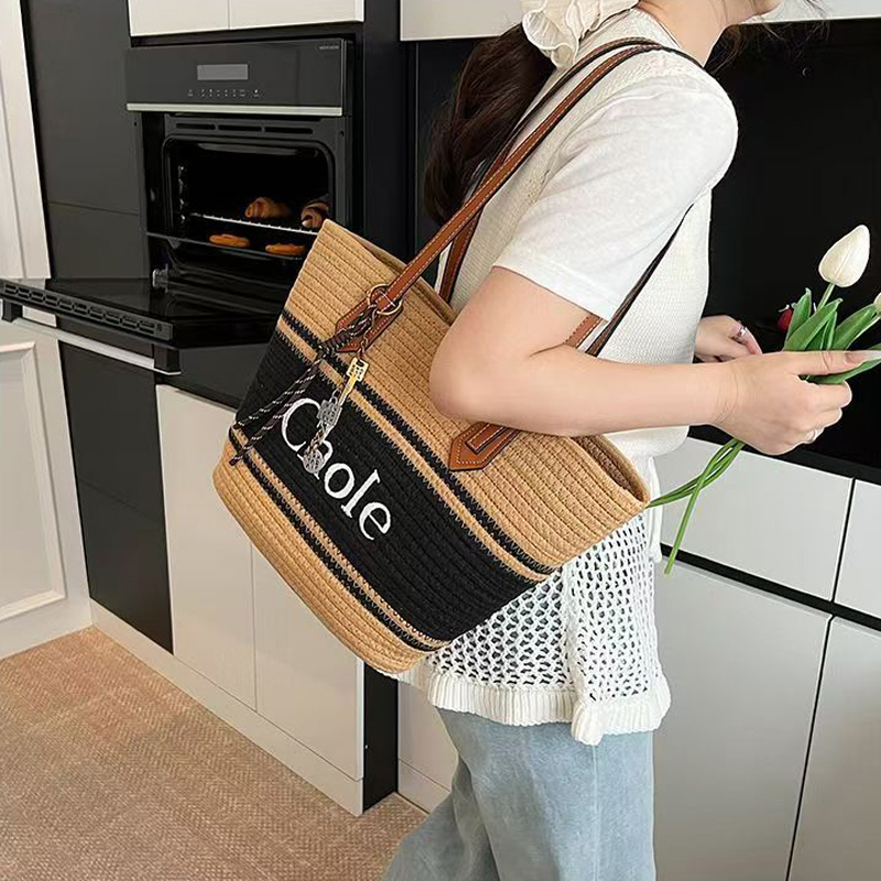 Designer bag large capacity woven breathable bag woven tote bag vacation beach bag luxury bag fashionable shoulder bag Fashionable and breathable