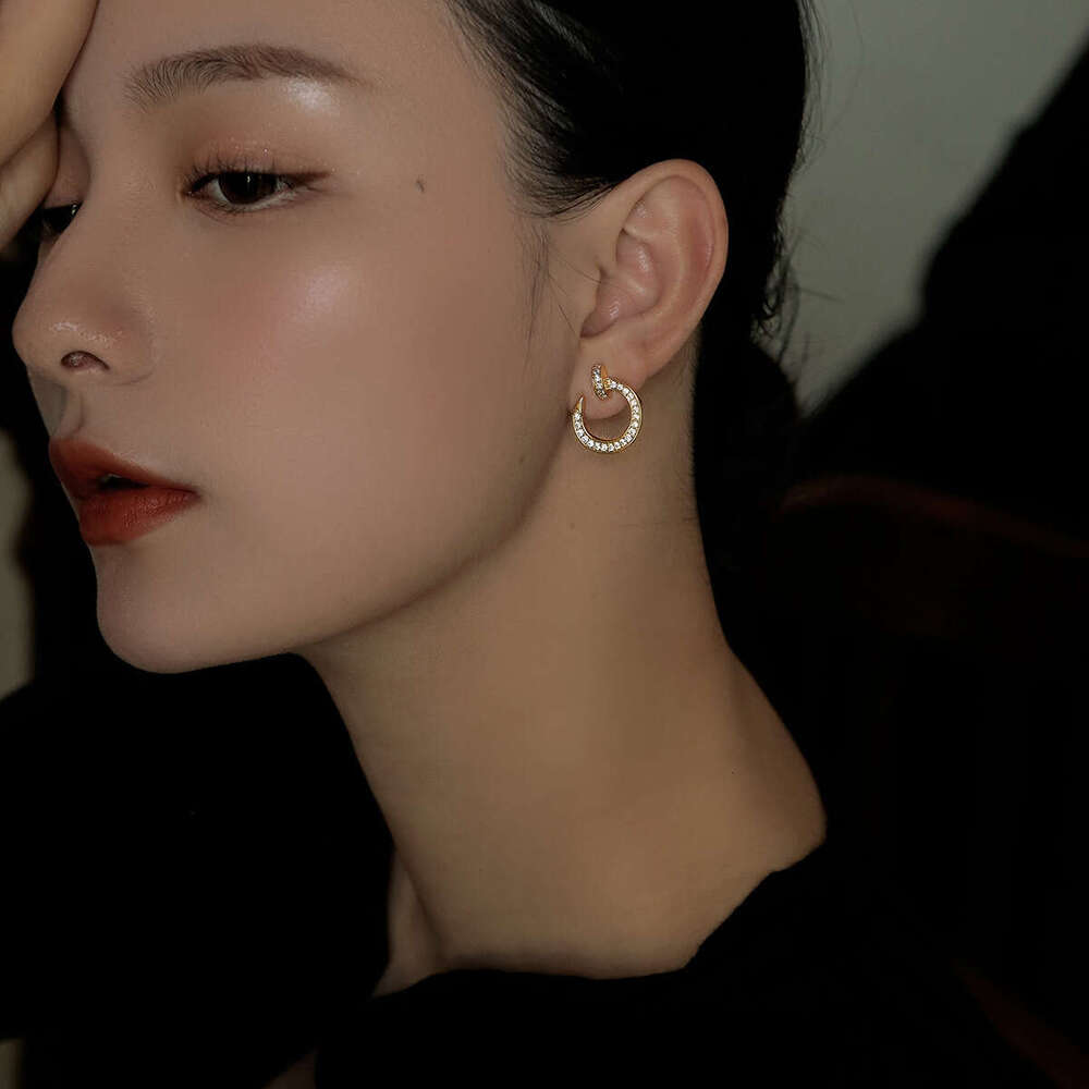 Style Nail Stud for Women Micro Inlaid Zircon High-end Circle Exquisite Temperament Sier Needle Earrings Versatile