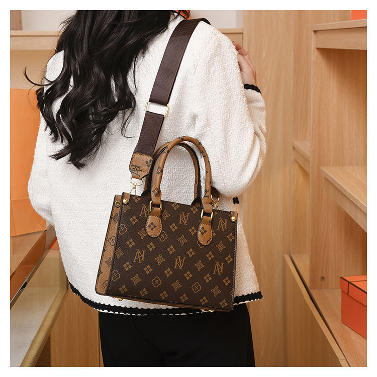 Designer bag 2025 new fashion luxury bag crossbody bag handbag women's casual handbag fashion chain crossbody bag women's mini large capacit