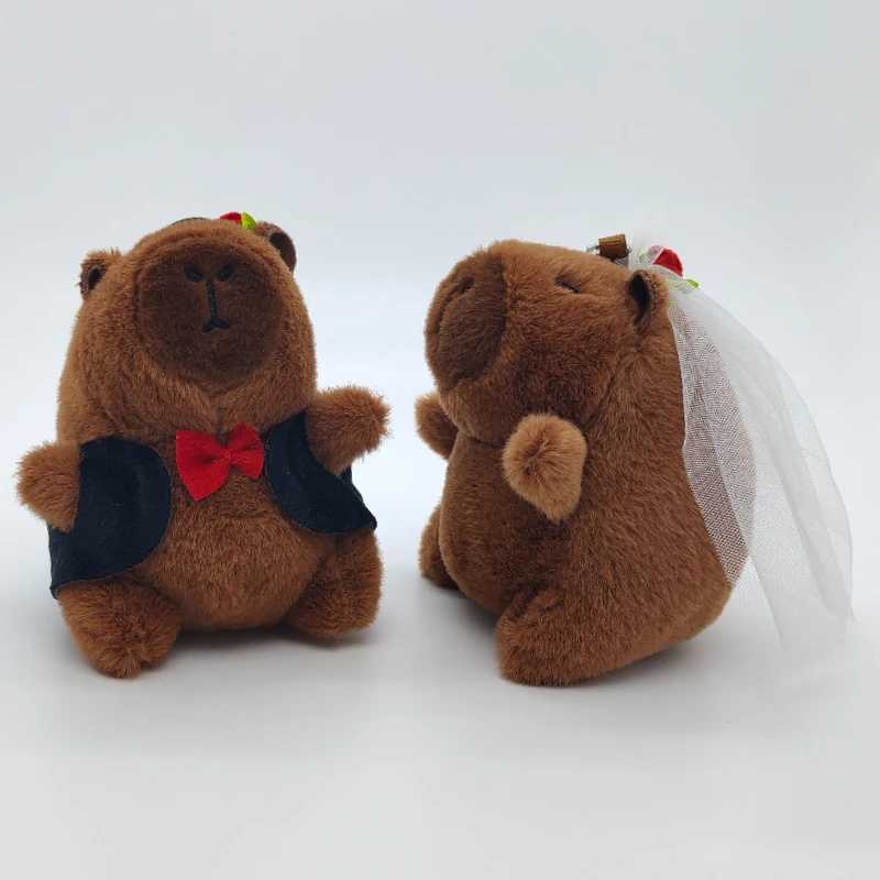 Kawaii Capybara Wedding Plush Toy Cute Cartoon Couple Keychain Bride and Groom Fluffy Doll Bag Decoration Car Key Ring Girl GiftXJ250627