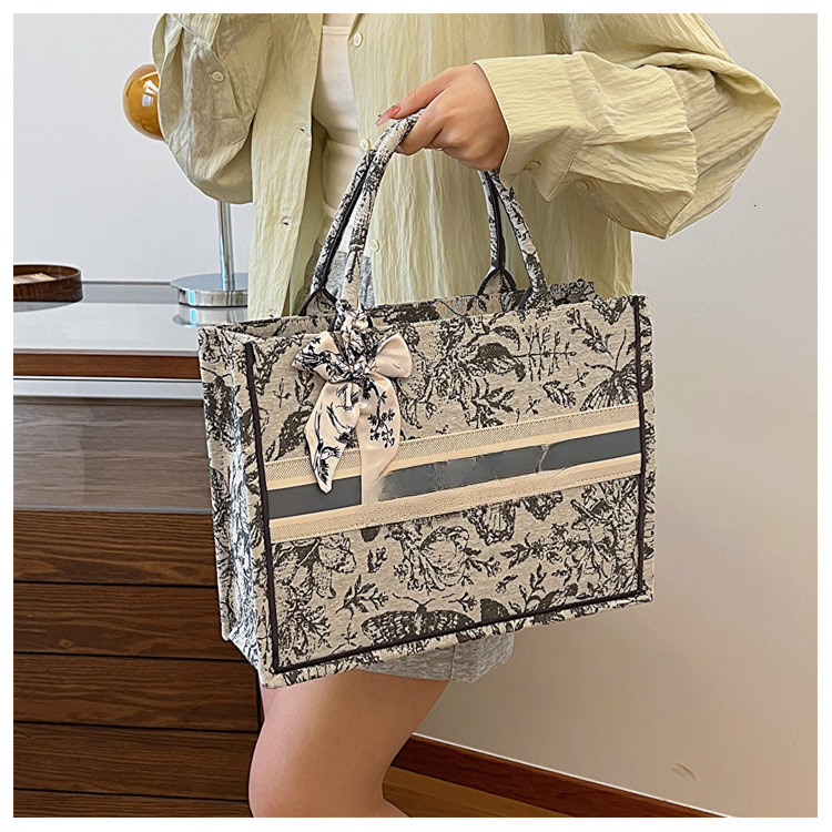 Top quality Brand High Quality New Style Designer Handheld Tote for Women New Trendy Printed Butterfly Large and Small Shoulder New Designer