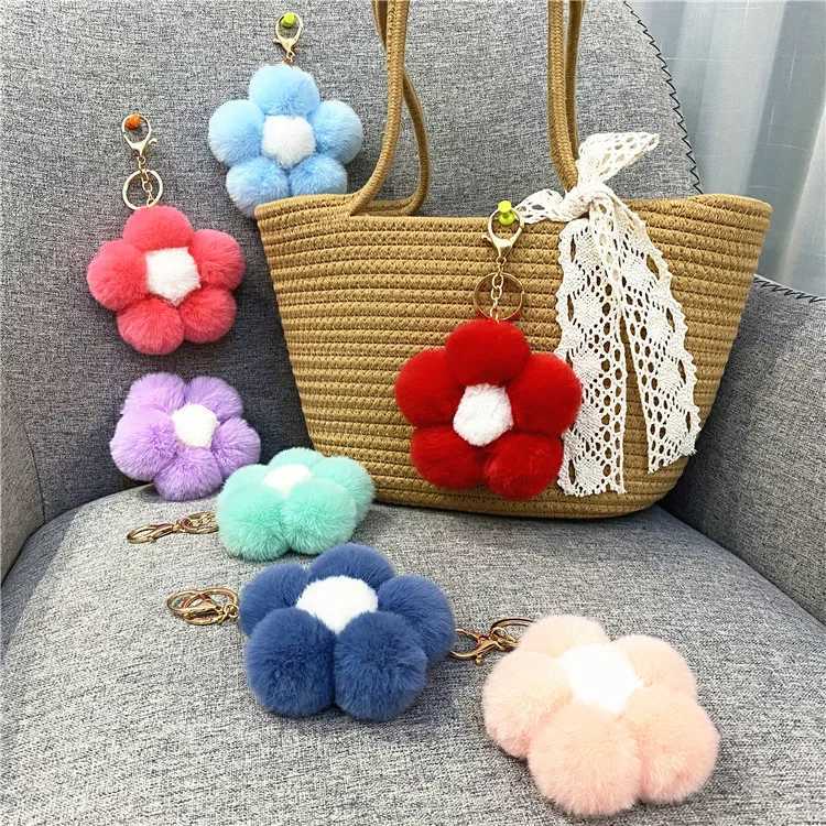 Creative flower pom ball keychain cute plush flower Keychain car bag pendant accessories car key ring gift K4284 XJ250627