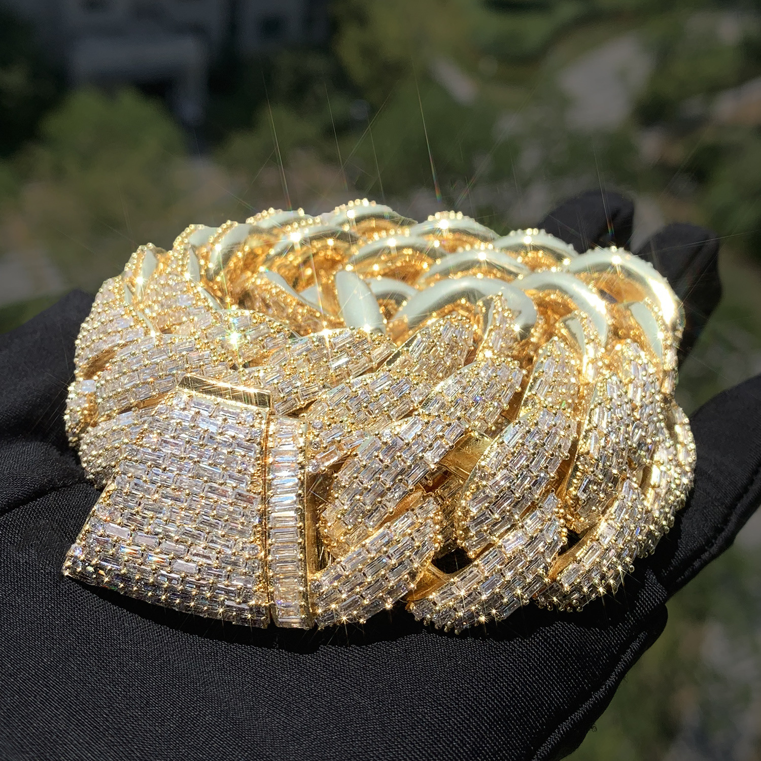 T-Step Cut Diagonal Clasp Crescent Cuban Chain Luxury VVS Moissanite Iced Out Hip Hop Streetwear Edgy Statement Jewelry Passes the Diamond Tester