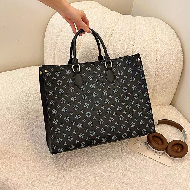 Designer Mini Nylon Women's lightweight crossbody Color blocked splicing waterproof shoulder Casual sports Fashion commuting small square bag AAA