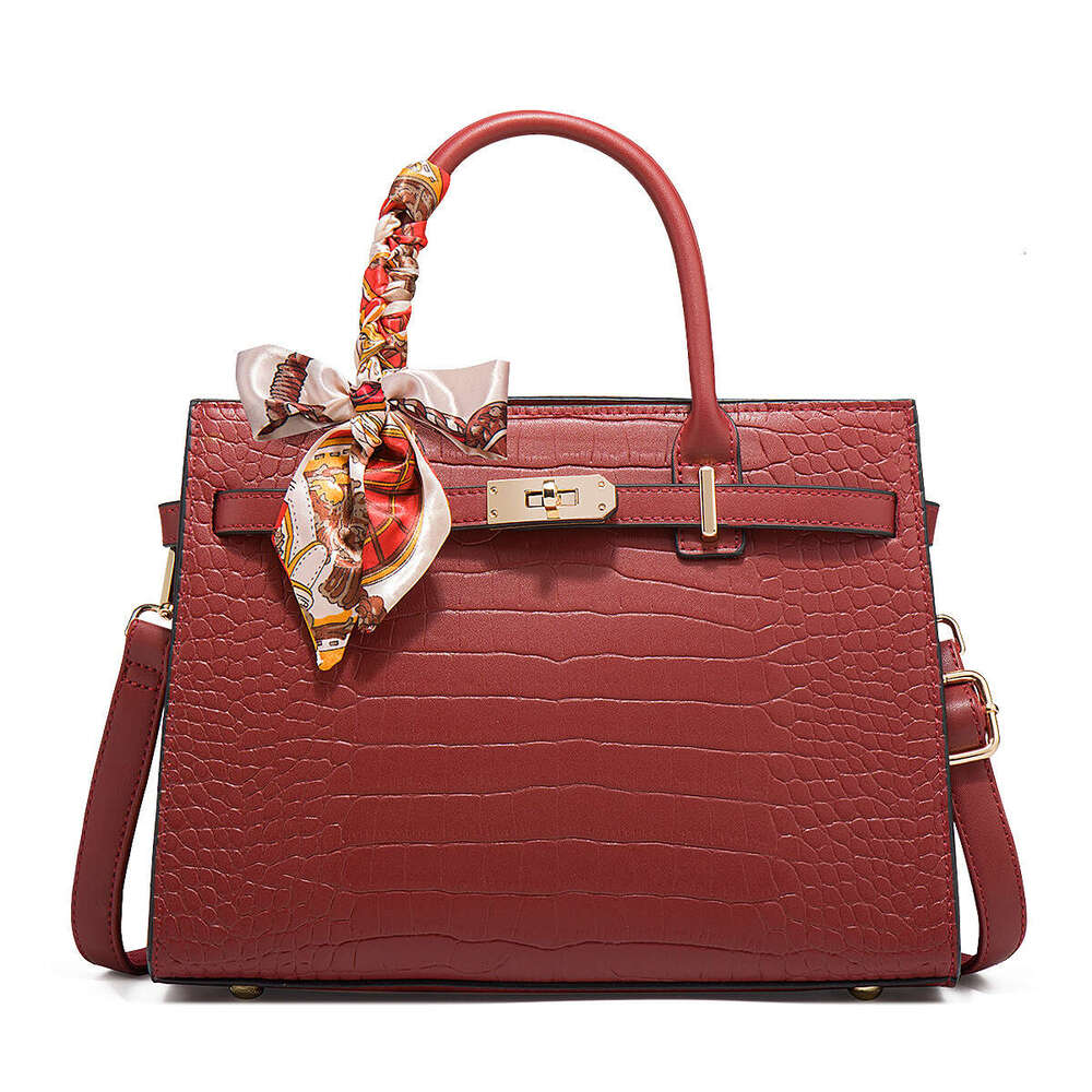 High-Quality Texture 2024 New Trendy Fashionable Elegant Women's For Middle-Aged Ladies Crocodile Pattern Handbag Mom Bag