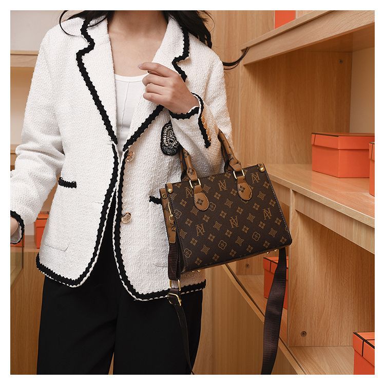 Designer bag 2025 new fashion luxury bag crossbody bag handbag women's casual handbag fashion chain crossbody bag women's mini large capacit