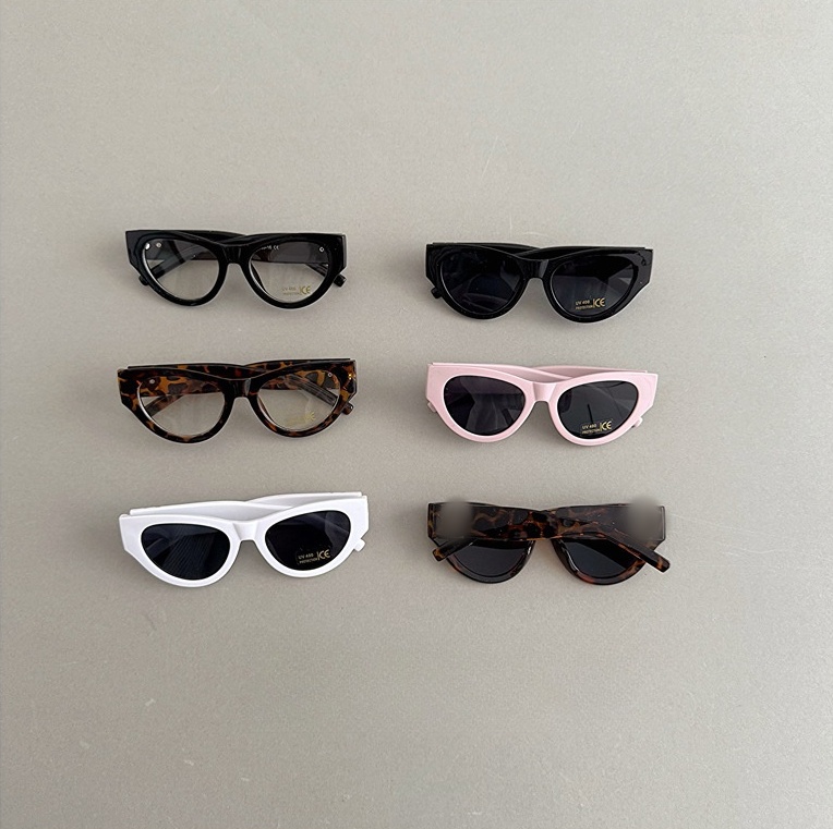 Lady style Kids cat eye sunglasses INS girls leopard metal letter sunglasses summer children Uv 400 goggles beach sunblock shade S4237