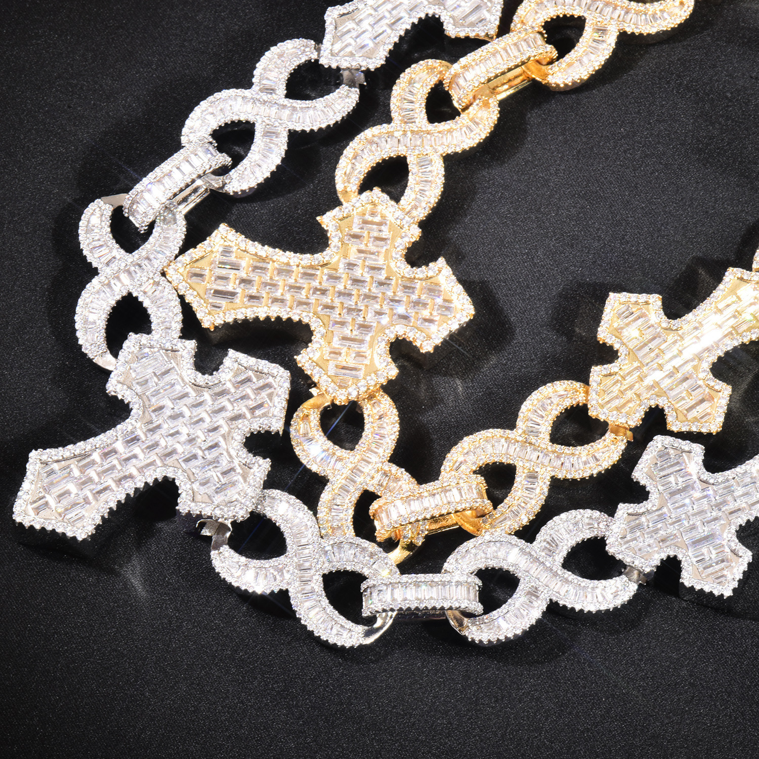 New Release Luxury VVS Moissanite Iced Out Hip Hop Cross Necklace Unisex Versatile Edgy Statement Jewelry Passes the Diamond Tester