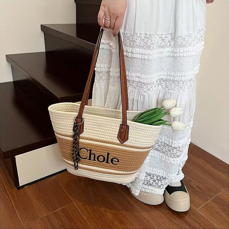 Designer bag large capacity woven breathable bag woven tote bag vacation beach bag luxury bag fashionable shoulder bag