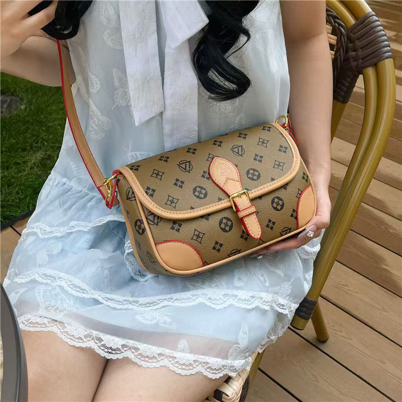 Designer bag, luxury bag, shoulder bag, crossbody bag, women's fashionable mini bag, high-quality baguette bag Brown bag