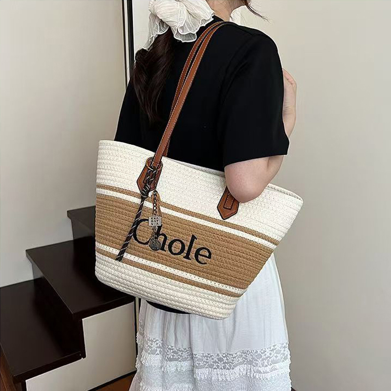 Designer bag large capacity woven breathable bag woven tote bag vacation beach bag luxury bag fashionable shoulder bag
