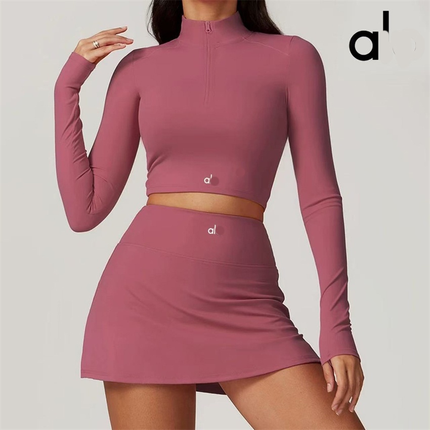 High-Quality Active Clothing: Lightweight Ladies' Workout Gear Including Seamless Half-Zip Sleeves