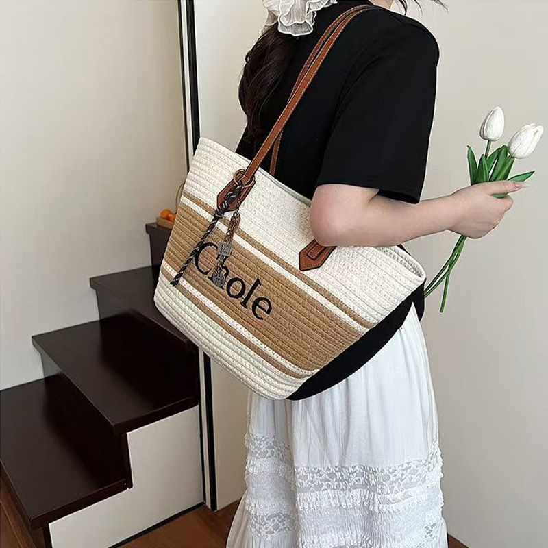 Designer bag large capacity woven breathable bag woven tote bag vacation beach bag luxury bag fashionable shoulder bag