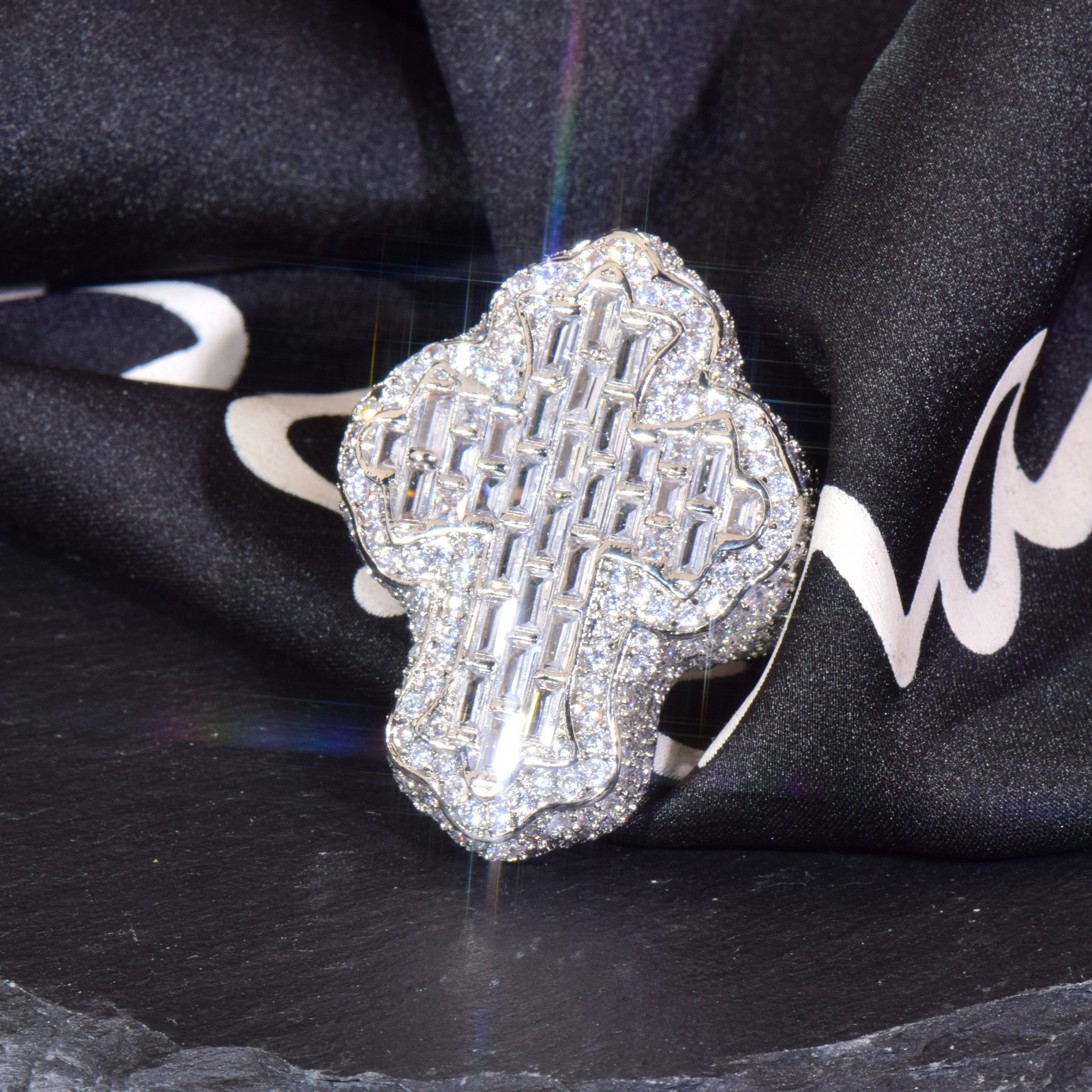 New Release Luxury VVS Moissanite Iced Out Hip Hop Cross Ring Edgy Trendy Branded Couple Jewelry Passes the Diamond Tester