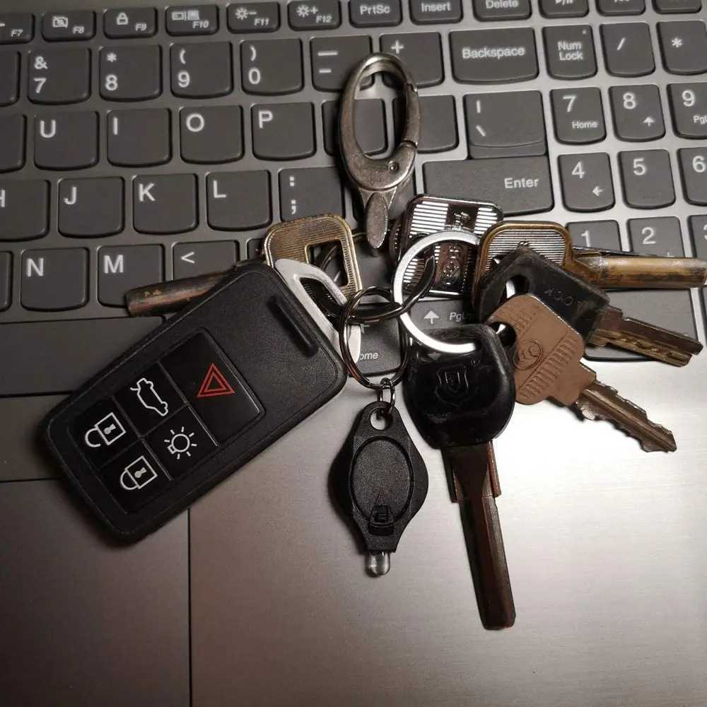 Mini LED Keychain light Multicolored Cool Rainbow White Red Yellow Green Blue Purple Key chain lamp Portable backup stairs Torch W250701