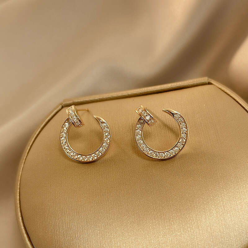 Style Nail Stud for Women Micro Inlaid Zircon High-end Circle Exquisite Temperament Sier Needle Earrings Versatile