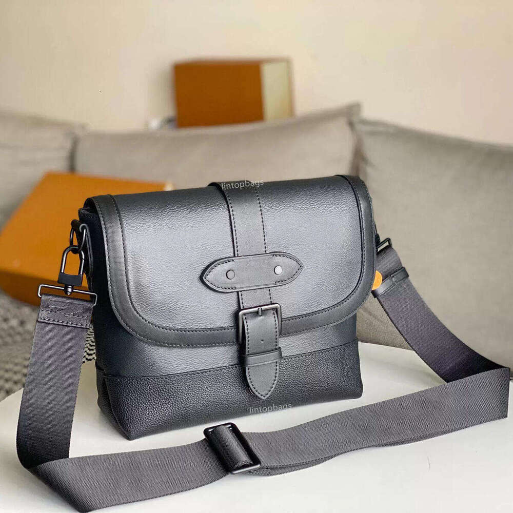 Messenger Designers Bags Mens Shoulder Cross Body Bag Canvas Leather Black Purse Men Luxurys Postman Satchels wallet Commuter Bag work bag travel bag