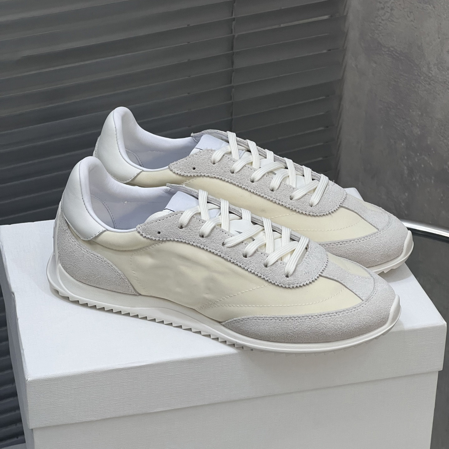 Summer new lace up women's casual sports shoes lightweight running shoes designer style shoes simple comfortable versatile retro with box size 35-41