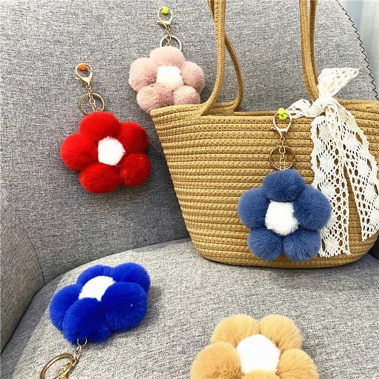 Creative flower pom ball keychain cute plush flower Keychain car bag pendant accessories car key ring gift K4284 XJ250627
