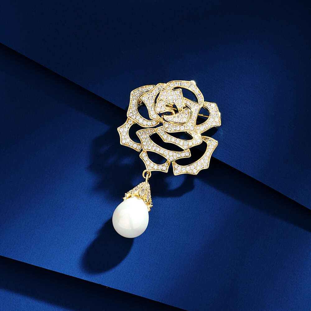 The story of the rose brooch, flower brooch, light luxury and high-end feel, pin, high-end women's accessory