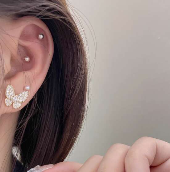 Natural White Mother-of-Pearl Half Dia Butterfly for Women 2024 New Style Gentle Temperament Sweet Versatile Sier Needle Earrings