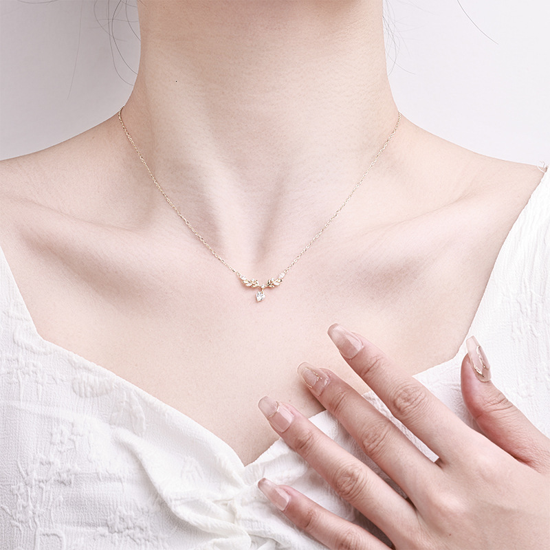 Free Shipping Of Designer Necklaces Laurel Heart Necklace For Women 2024 New Light Luxury Niche Design High-end Fashion Versatile Leaf Collarbone Chai