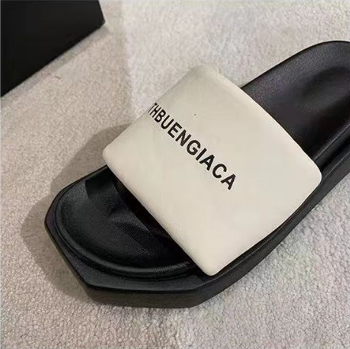 2025 Luxury Design Sandals Slippers New Sandals Fashion Summer Hot Selling Flat Bottom Embroidered Pattern Letter Non slip Sandals Size 35-40