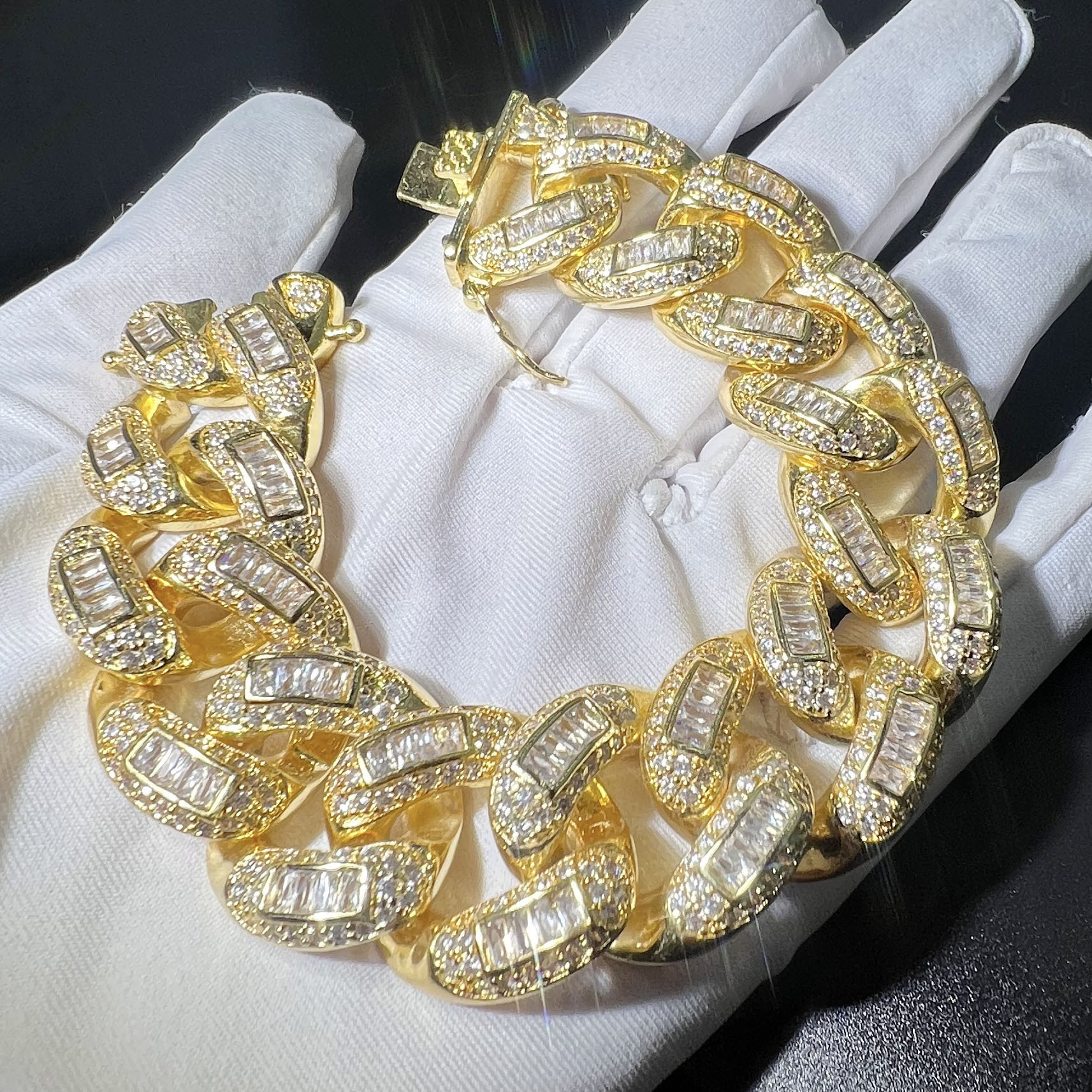 New Release 20mm Luxury Gold Plated VVS Moissanite Iced Out Hip Hop Step Cut Cuban Chain Edgy Bling Statement Jewelry Passes the Diamond Tester