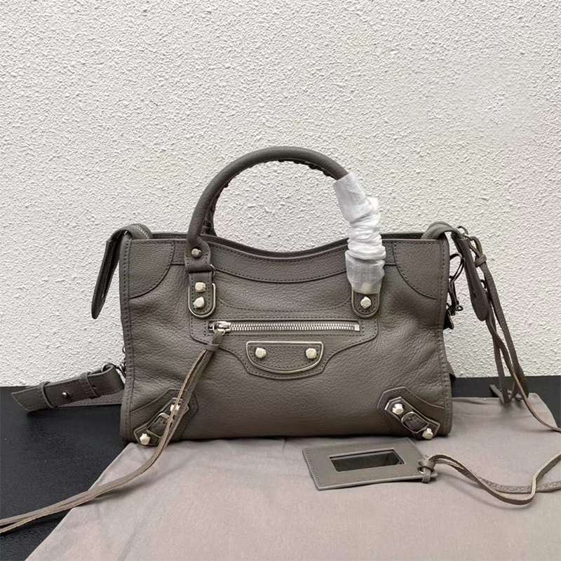 Motorcycle Bag Cross Body goatskin Purses Rivet Locomotive ins Spicy Girl Advanced Fashion Carrying Pillow One Shoulder Bag Comes with makeup mirror shoulder strap