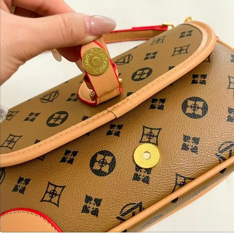 Designer bag, luxury bag, shoulder bag, crossbody bag, women's fashionable mini bag, high-quality baguette bag Brown bag