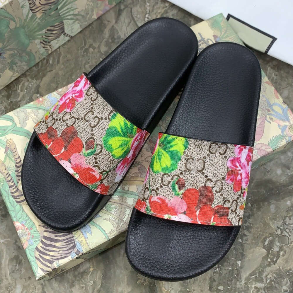 Designer Slides Mens Women Slippers Summer Sandal Beach Slide Flat Platform Ladies gUcCiSaNdAlS gUcCiLiNeSs Home Fashion Shoes Flip Flops Striped Ti KDK8 s2