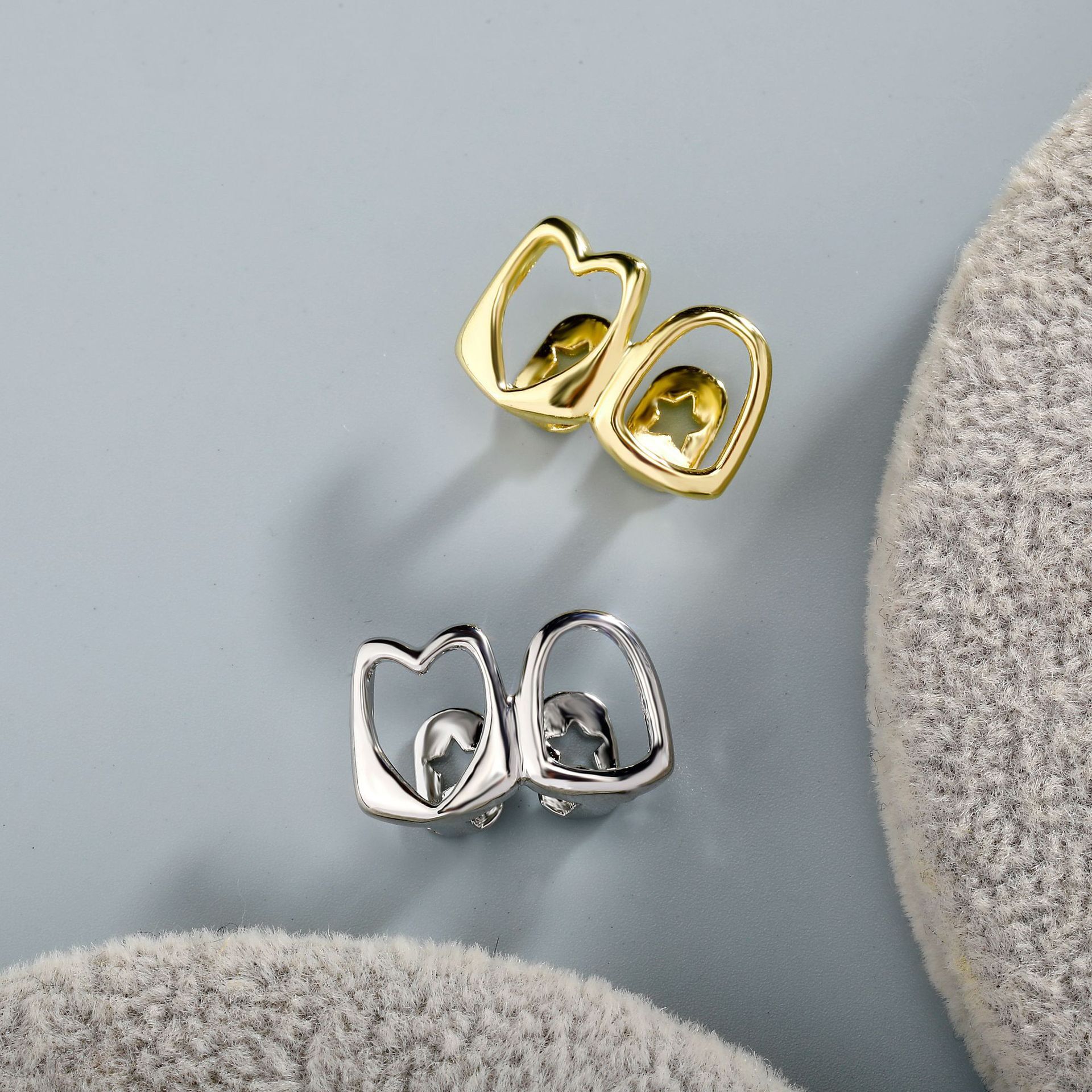 Free shipping designer Jin Ao Hollow Heart Double Bracelet Daily Street Cool Glossy Gold Teeth Hip-Hop Versatile Accessory