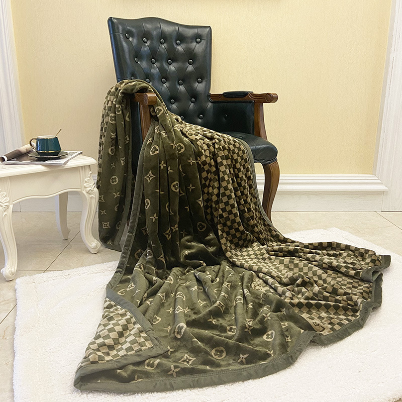 Free shipping Designer Popular new thickened double-layer blanket warm fashion light flannel golden mink air conditioning blankets