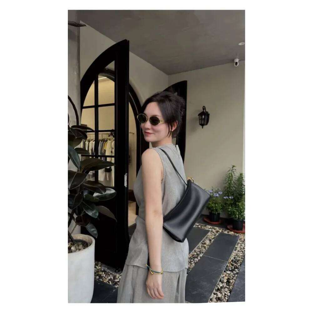 Women's Bags Designer French Niche Design Cowhide Clip High-End Fashion Versatile Baguette Single Shoulder Underarm Commuter Bag Temperament