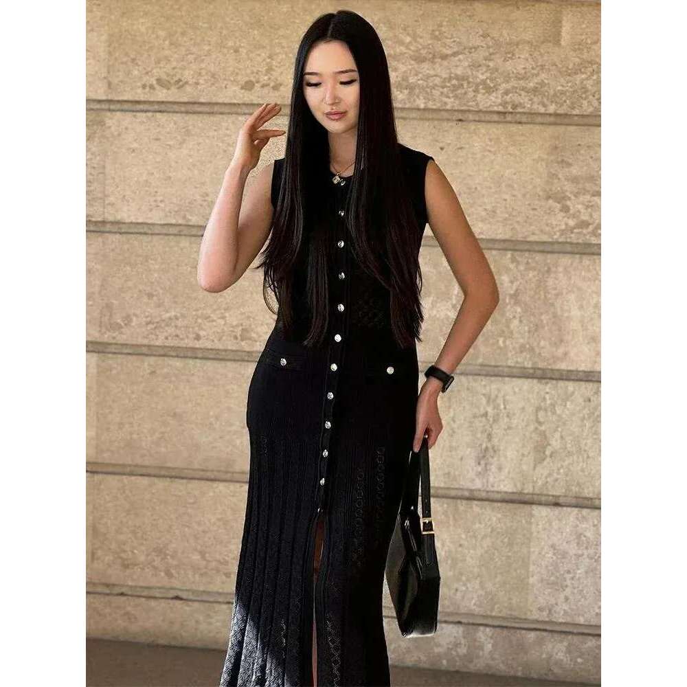 Designer Casual Dresses Sleeveless Single-Breasted Knitted Maxi Dress Women Elegant O-Neck Bodycon Long Summer Lady Street Party Robes sandro