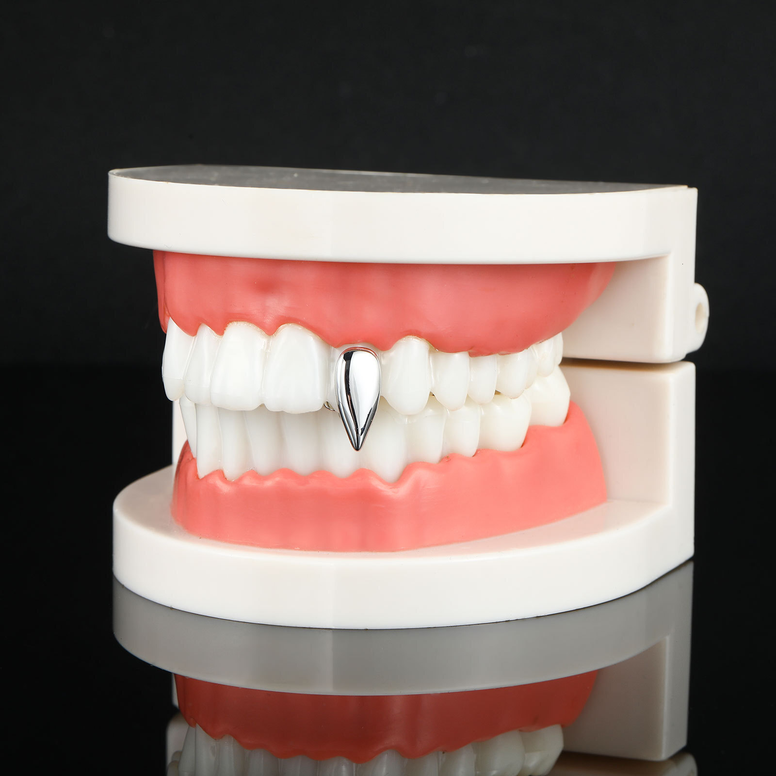 Halloween Playful Vampire Fangs 18k Solid Gold Electroplated Single Baby Tooth Grillz Unisex Quirky Cosplay Party Fashion Accessories