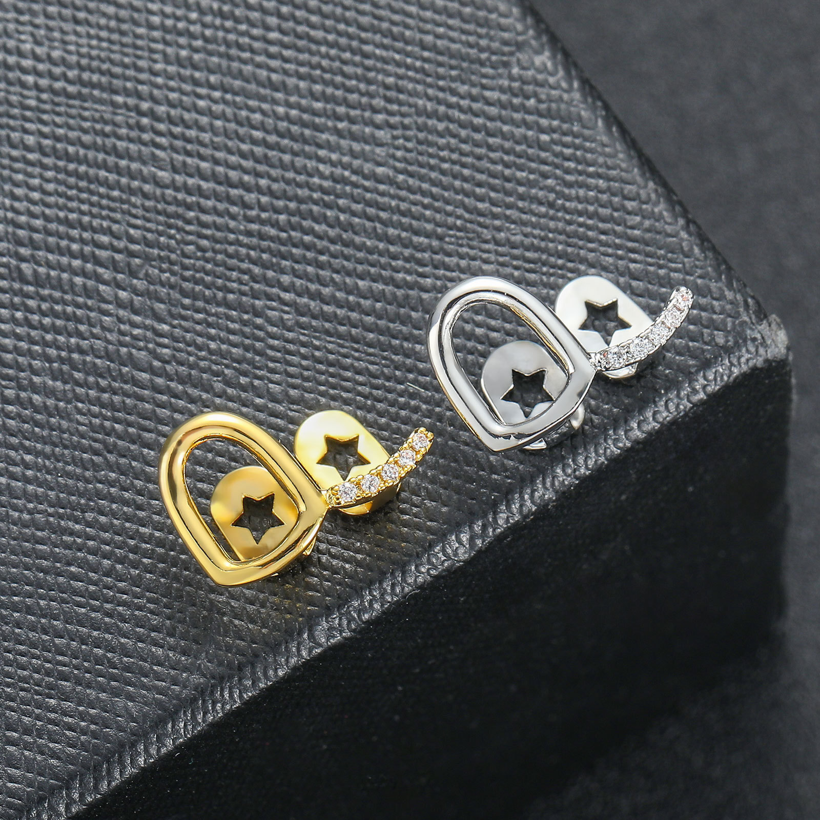 New Arrival Hip Hop 2-teeth Hollow Gold Grillz Full-iced Cosplay Halloween Personalized Tooth Accessories