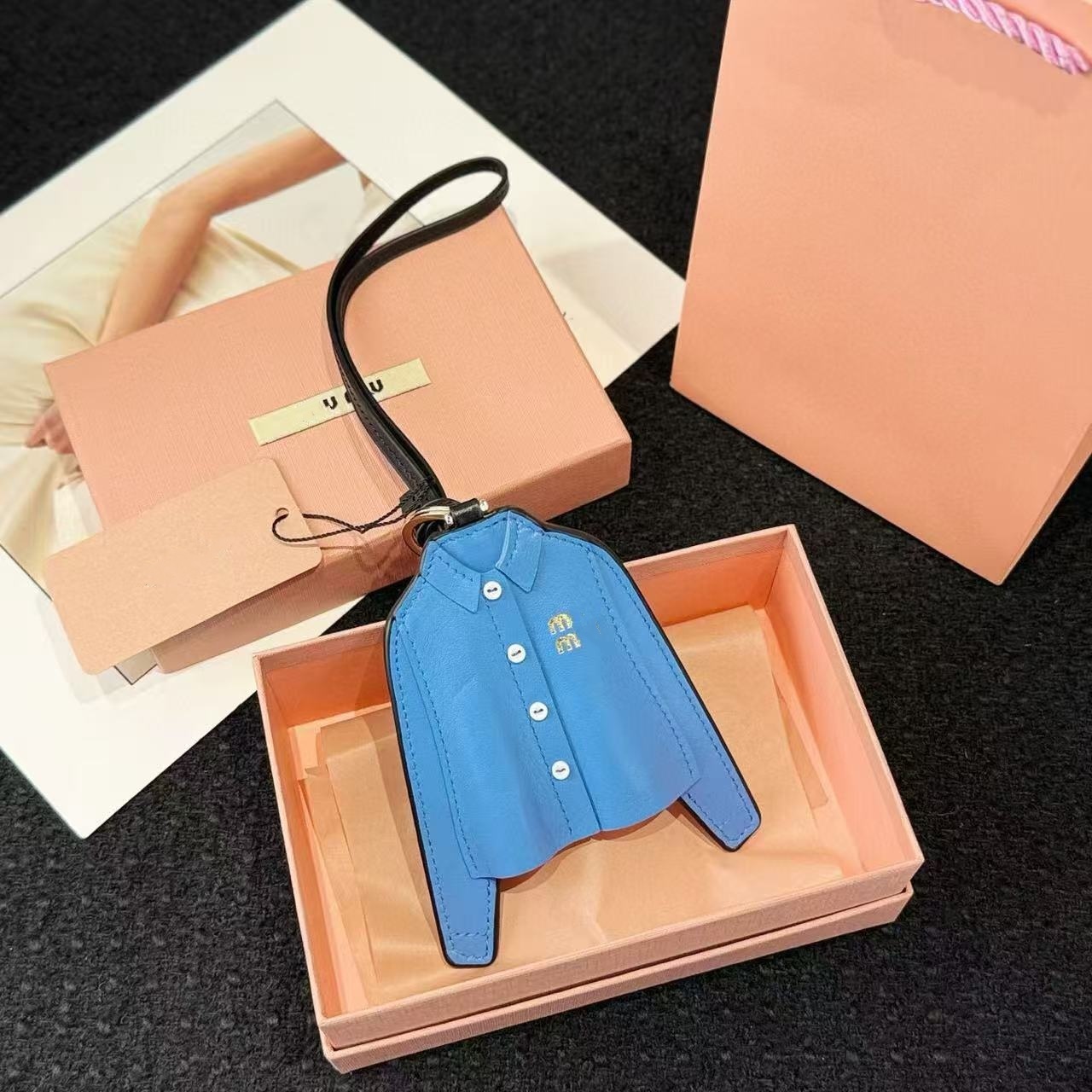 Keychains Lanyards M New Brand Mini Ballet Shoe Bag Charm Genuine Leather Blue Shirt Cardigan Skirt Niche Design Bag Pendant Personty Shoe Charm dhgat