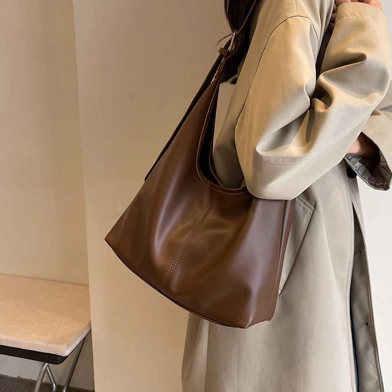 Women Hobo Bag Simple PU Leather Solid Shoulder Bag Fashion Large Capacity Tote Handbag Slouchy Underarm Bag XJ250704