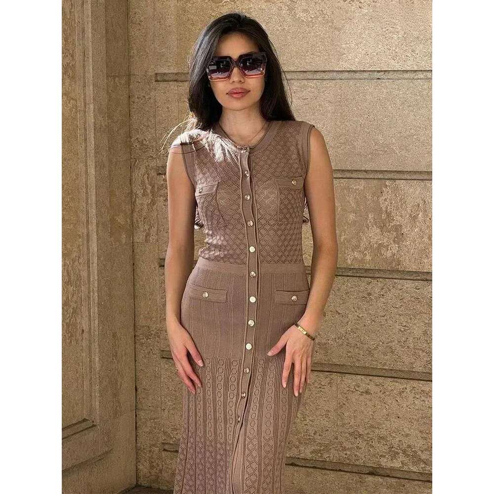 Designer Casual Dresses Sleeveless Single-Breasted Knitted Maxi Dress Women Elegant O-Neck Bodycon Long Summer Lady Street Party Robes sandro
