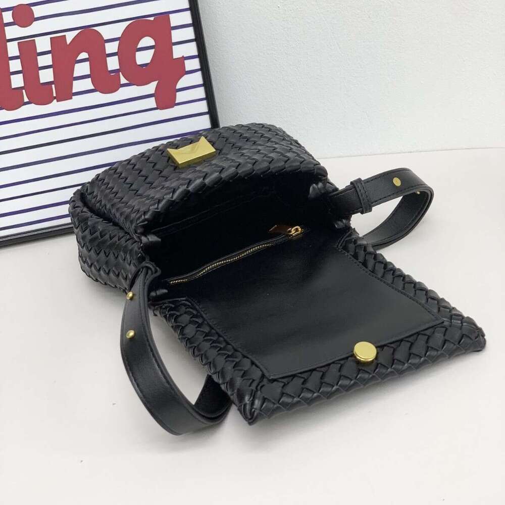 Designer luxury leather woven small square simple versatile clamshell horizontal cowhide fashion shoulder messenger bag