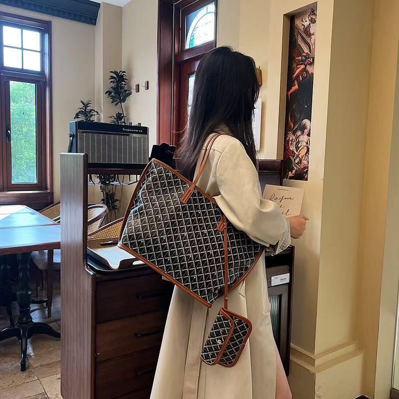 2025 Designer bag tote bag double-sided dual-use calf leather tote bag shopping bag single shoulder handbag mini women's green version beach bag 
