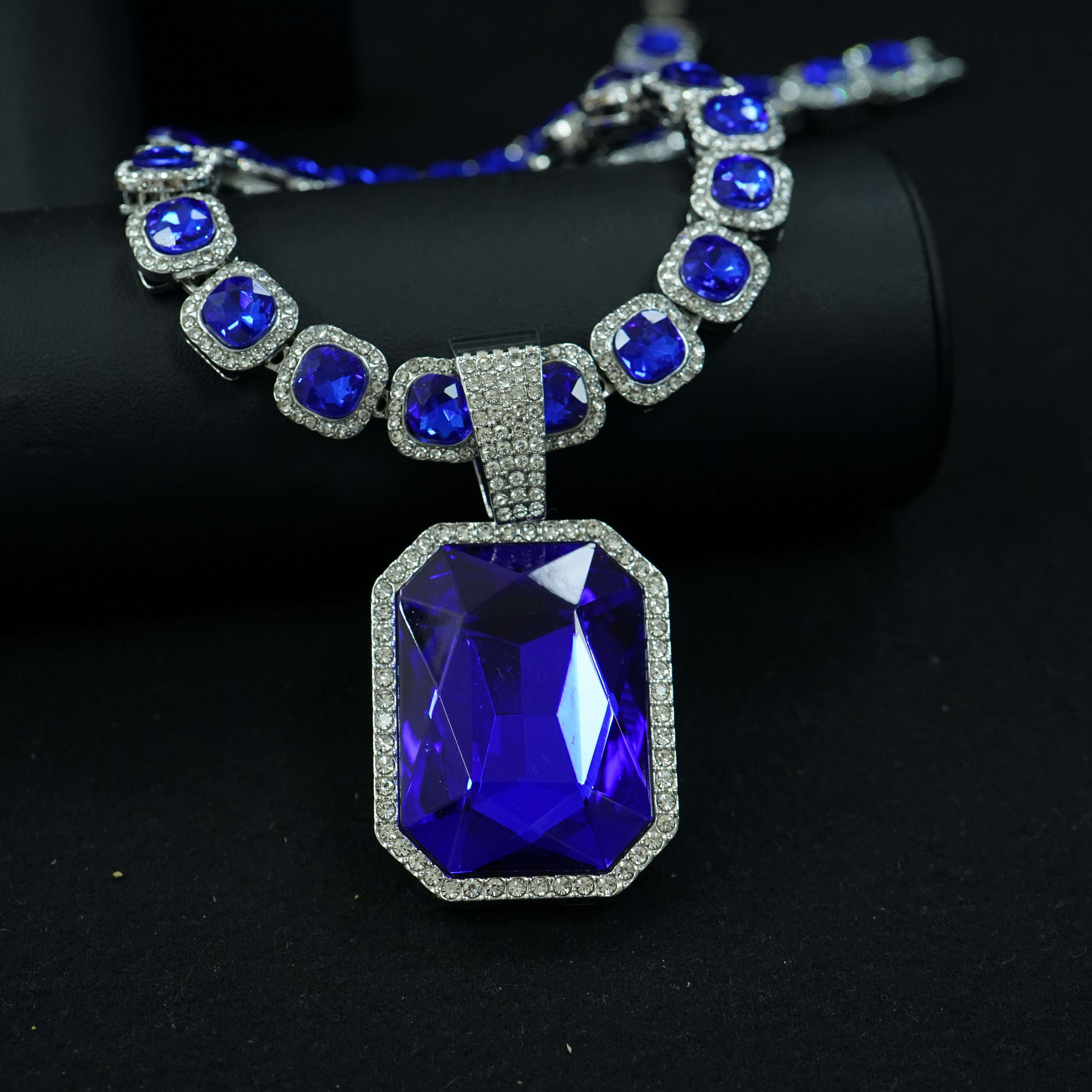 Mens Classic Iced Out Necklace Jewelry Colorful Diamond Cuban Chain with Big Gem Stone Pendant for Party for Children