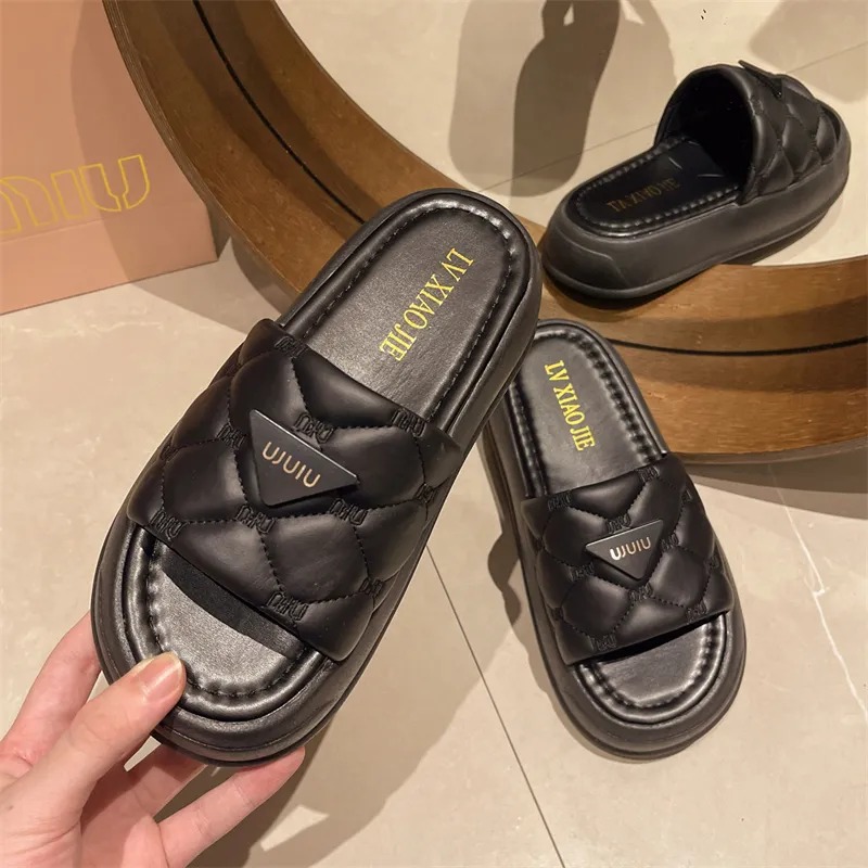designer Slippers new 2025 summer breathable and comfortable Sport sandals Casual Vintage Scuffs for woman white