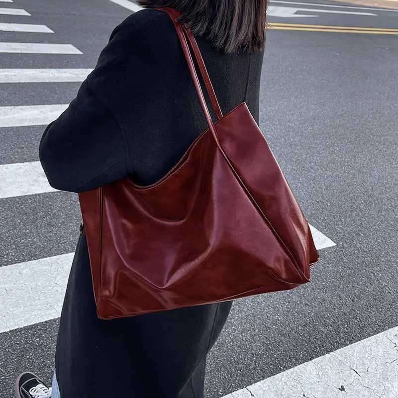 Ladies Fashion Large Bag Commuter Womens Bag New Oil Leather Hundred Handbag Large Capacity Shoulder Bag Girls Tote BagXJ250627
