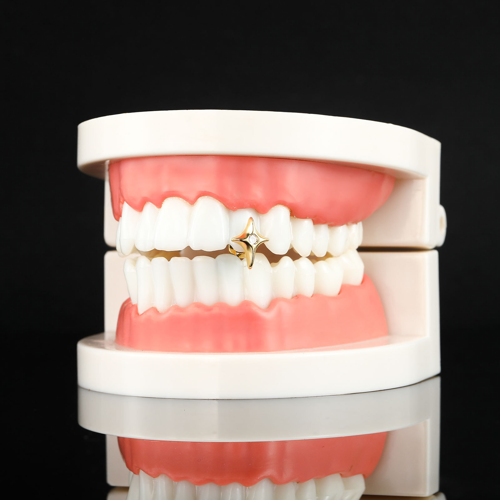New Arrival 18K Gold Iced Out Star Pentagram Zircon Diamond Grillz Bling Hip Hop Creative Luxury Tooth Accessory