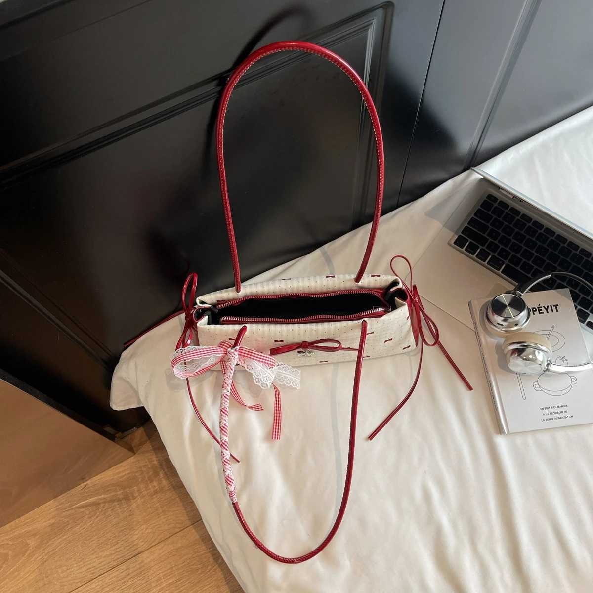 Mini ladies handbags handbag from China. Minority design shoulder bag new commuter temperament bow advanced texture shoulder bag. XJ250627